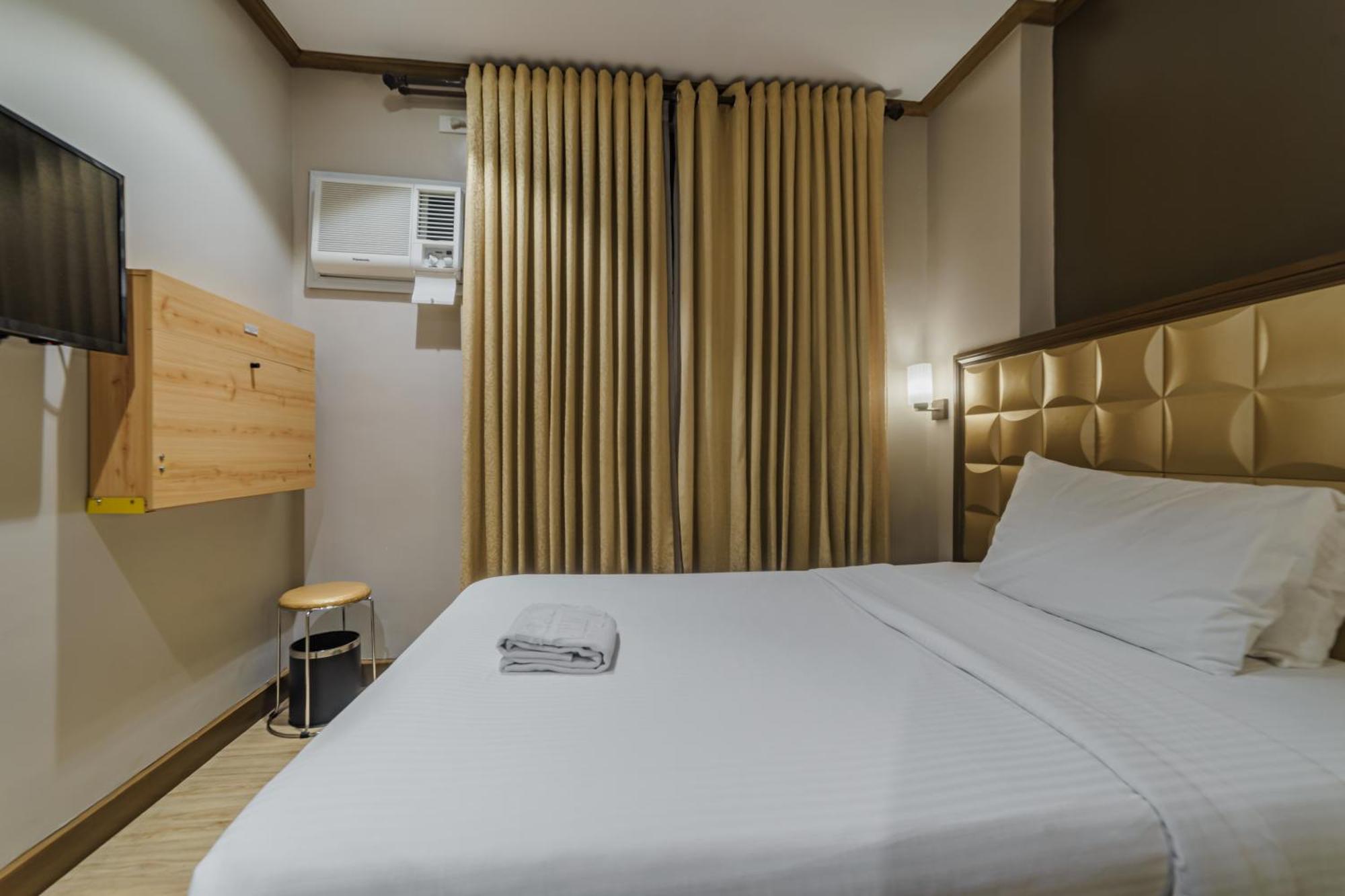 Robertson Hotel Naga  Buitenkant foto